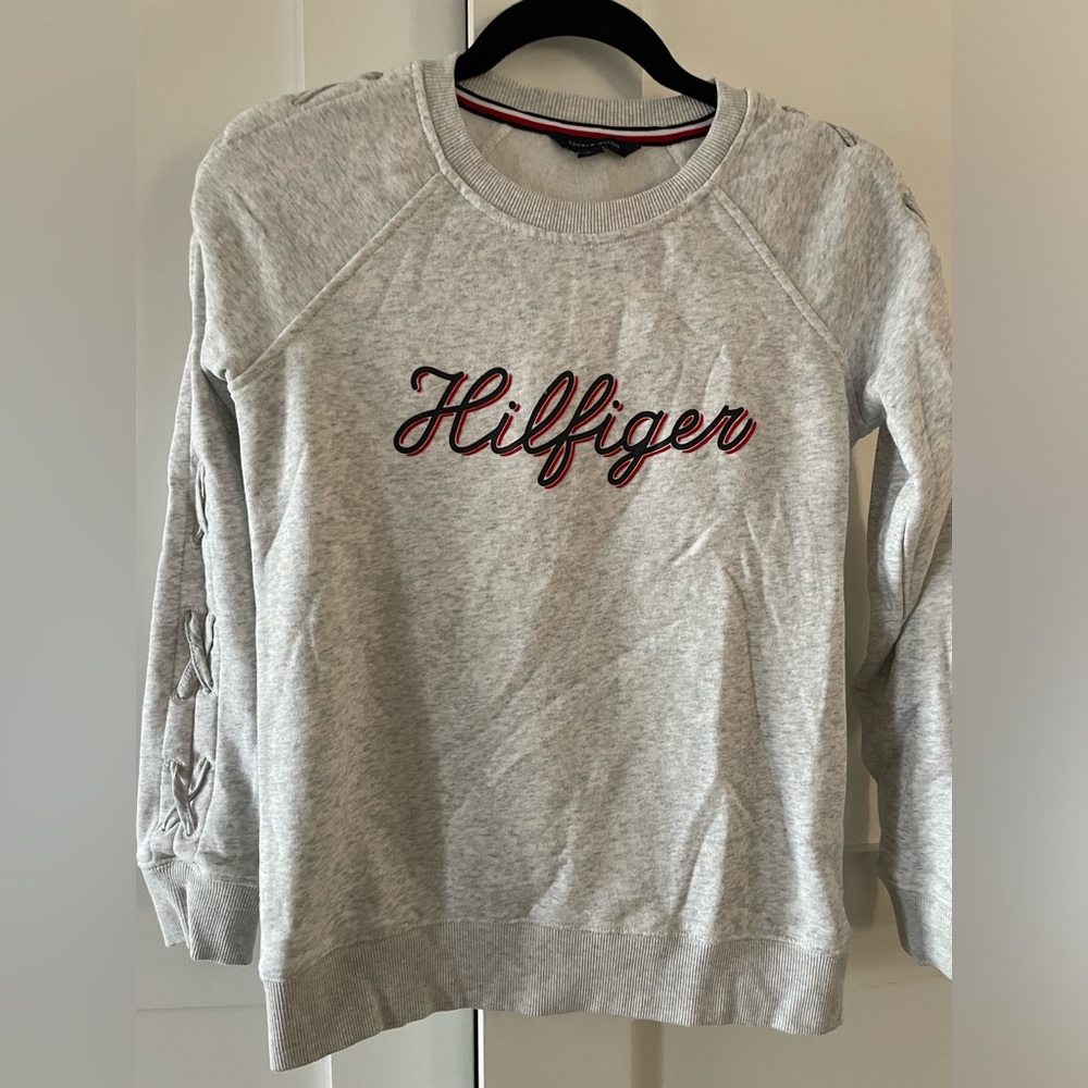 Tommy Hilfiger light gray sweatshirt with logo and cutout sleeves